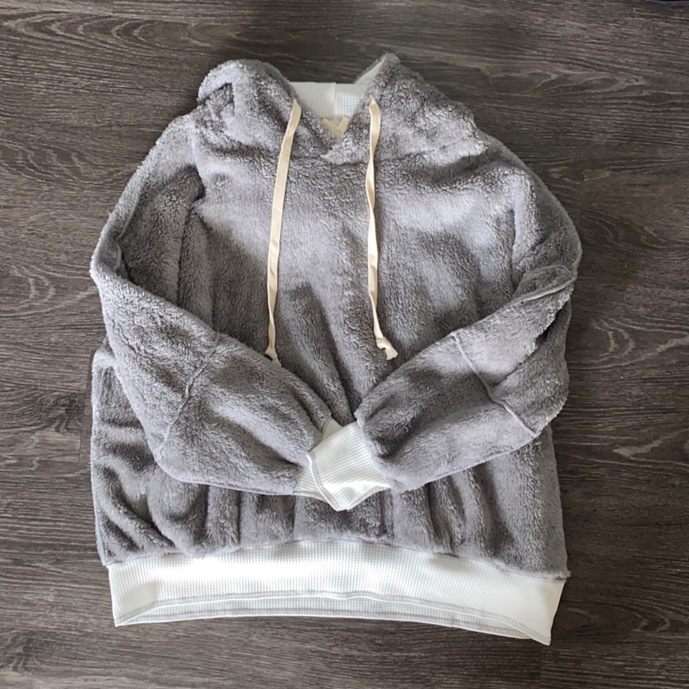 NWOT fuzzy pullover